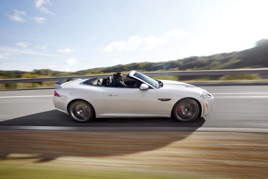  Jaguar XKR-S Convertible 2012 года  (фото 33 из 45)